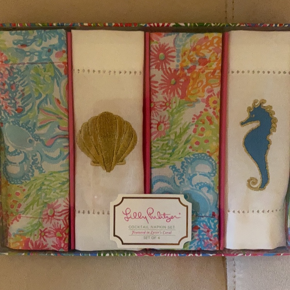 Lilly Pulitzer Embroidered Cocktail Napkins Set of 4 New in Box - Picture 3 of 4